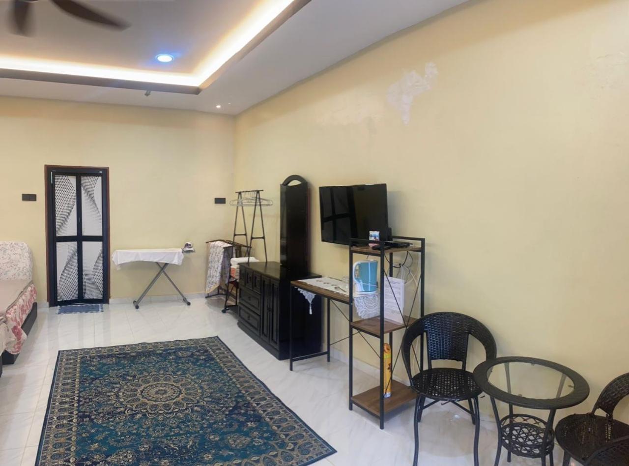 Makndak Roomstay Арау Экстерьер фото